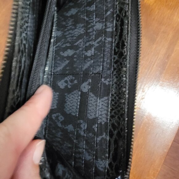 Kenneth Cole New York Black Patent Leather Clutch Purse Wallet - Picture 12 of 13